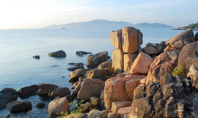 Hòn vợ, Hòn Chồng ở Nha Trang Hòn vợ, Hòn Chồng ở Nha Trang