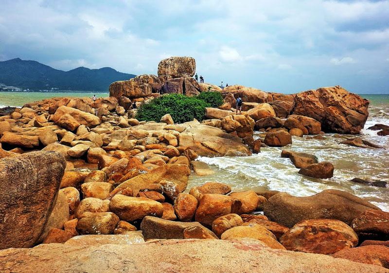 Hòn vợ, Hòn Chồng ở Nha Trang Hòn vợ, Hòn Chồng ở Nha Trang