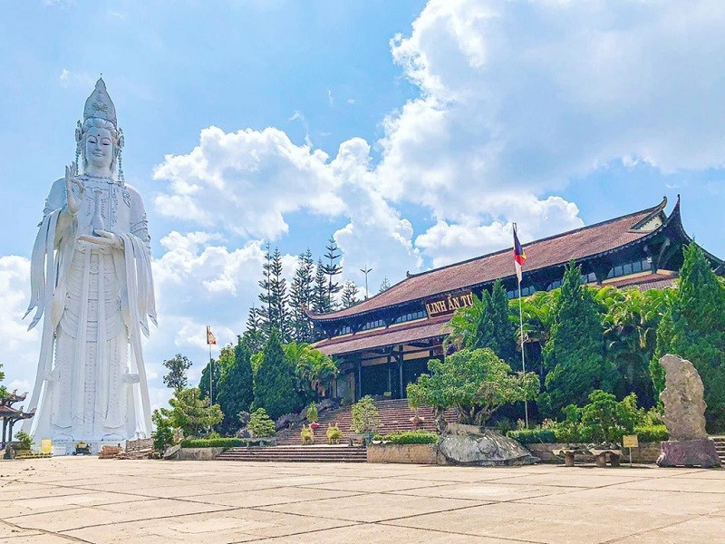 Top 5 địa điểm du lịch tâm linh nổi tiếng nhất tại Việt Nam