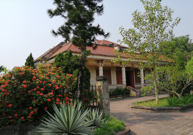 Tham quan đài tưởng niệm nhà văn, liệt sĩ Nam Cao