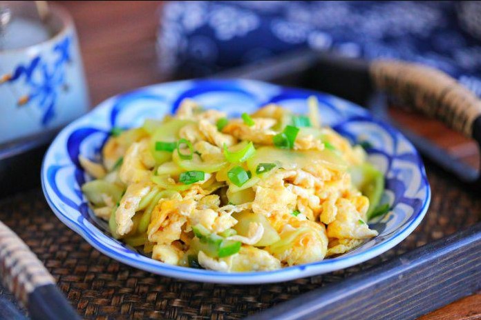 Vi cá mập xào trứng