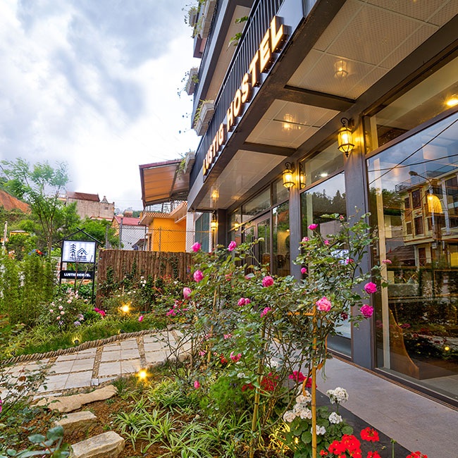 Nhìn Lustig Hostel từ xa Nhìn Lustig Hostel từ xa